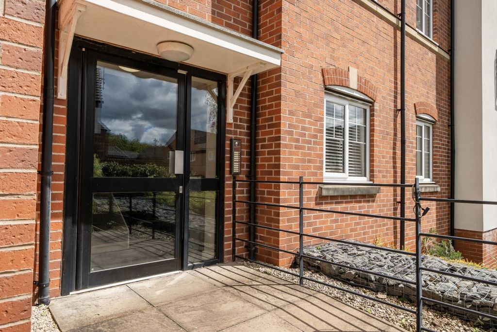Property photo 2 of 14 Entrance