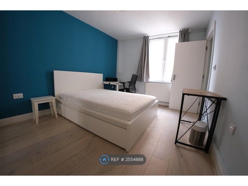 Property photo 3 of 11 Bedroom With Ensuite