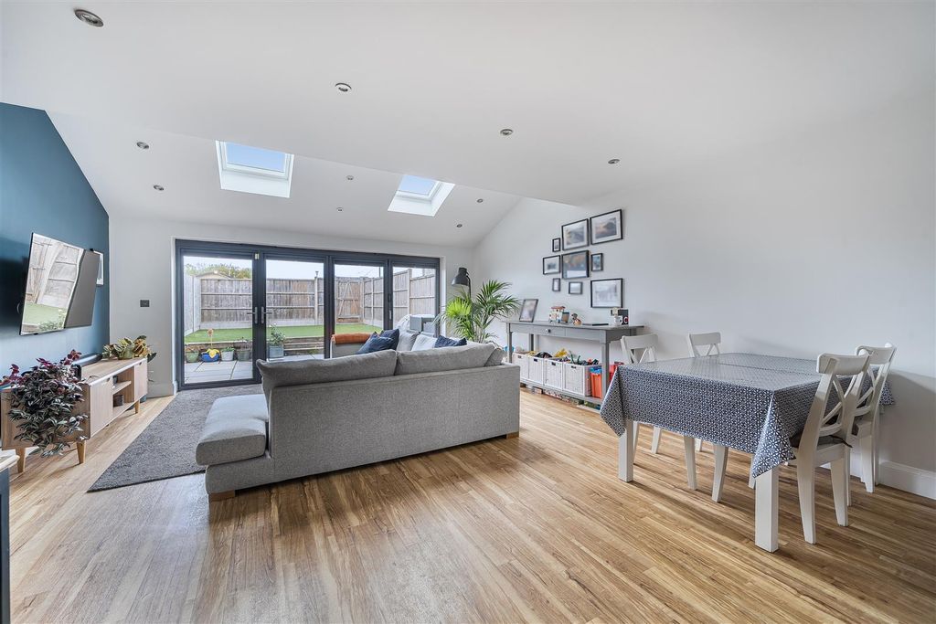 Property photo 2 of 16 1375924-14-6908c9187616F.Jpg