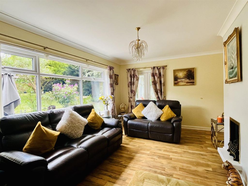 Property photo 2 of 33