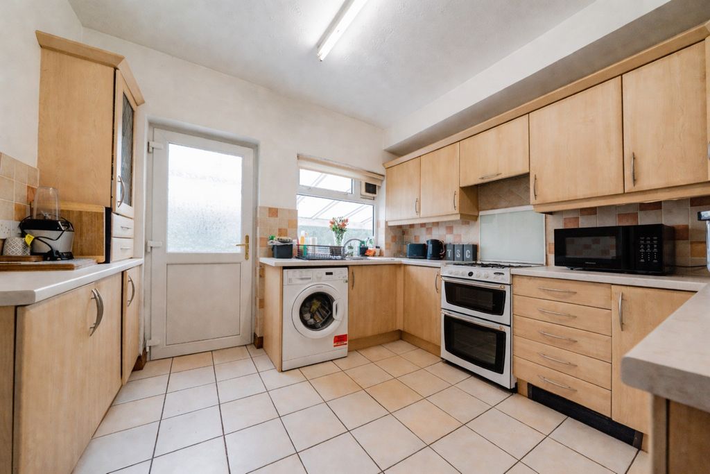 Property photo 3 of 26 Kitchen