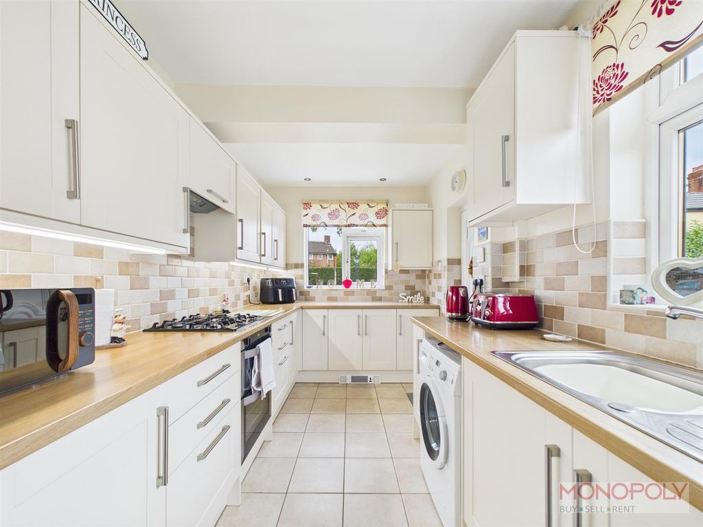 Property photo 3 of 13 Kitchen