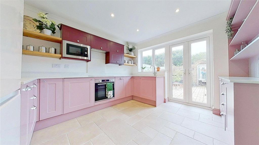 Property photo 3 of 16 Picture No. 11