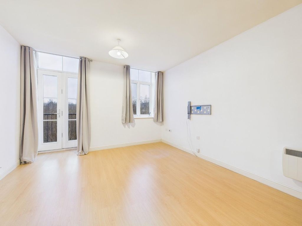 Property photo 3 of 7 Living Room