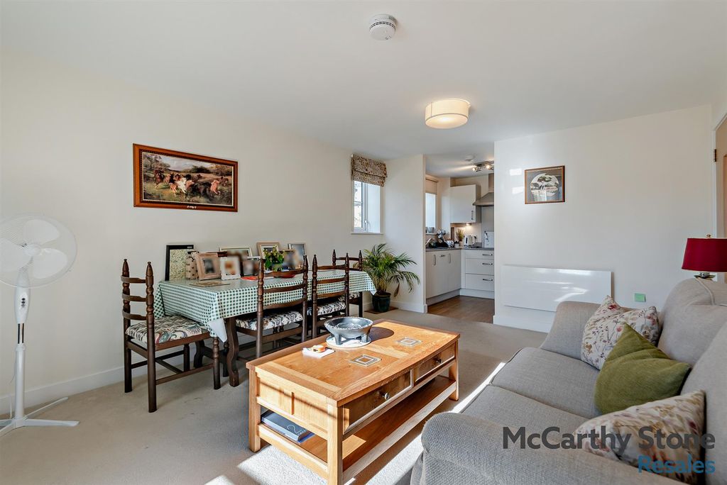 Property photo 3 of 35 8665712-Interior06-800.Jpg