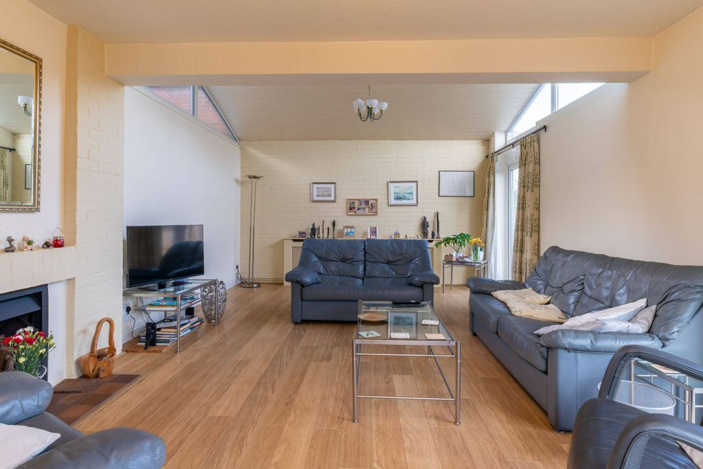 Property photo 3 of 19 Alhamra, Widford Road, Much Hadham, Hertfordshire, Sg10 6At