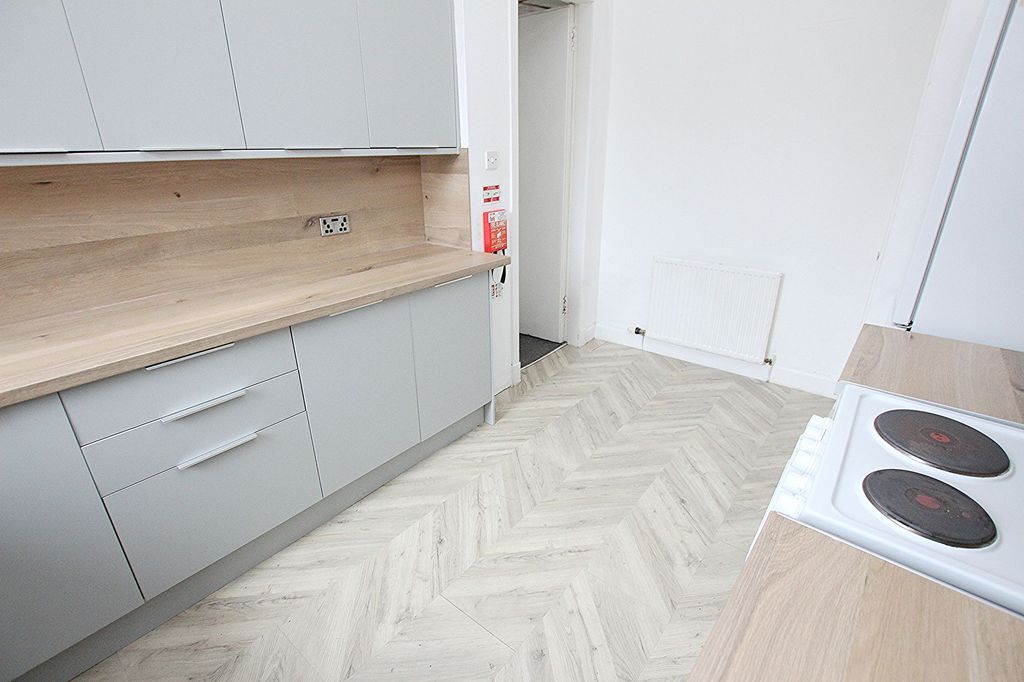 Property photo 3 of 14 Kitchen