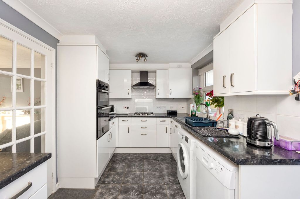 Property photo 3 of 23