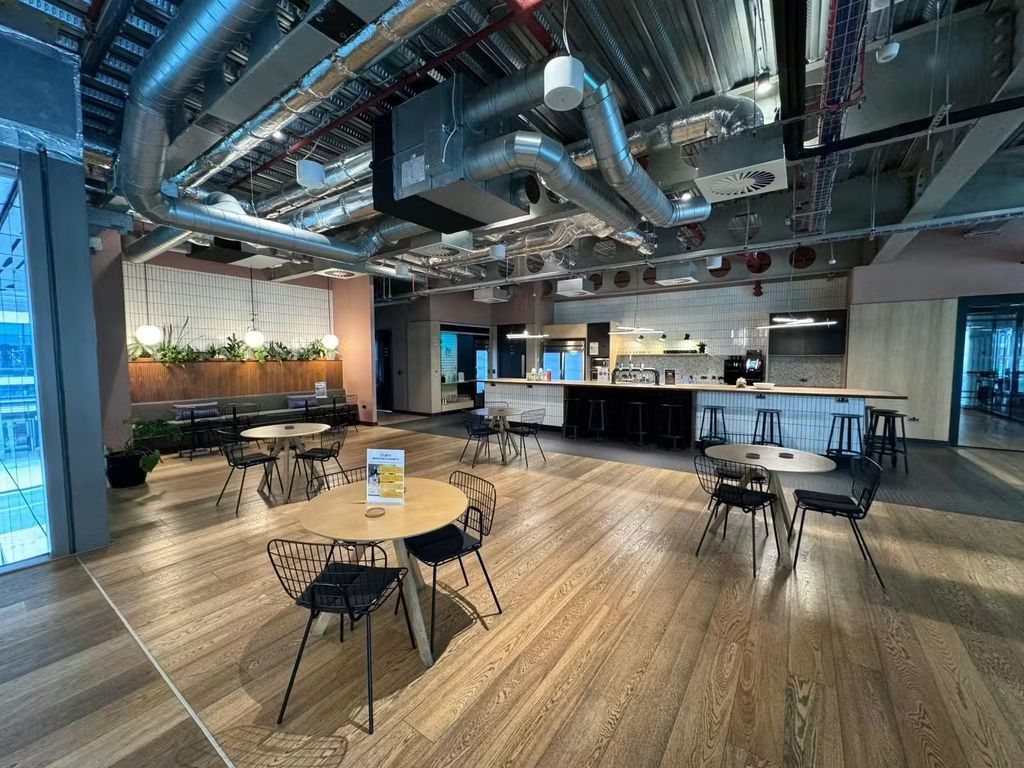 Property photo 2 of 7 Breakout Space