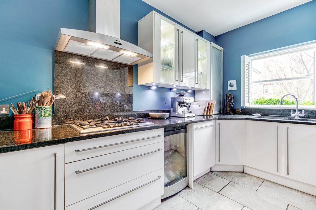 Property photo 2 of 28 Image