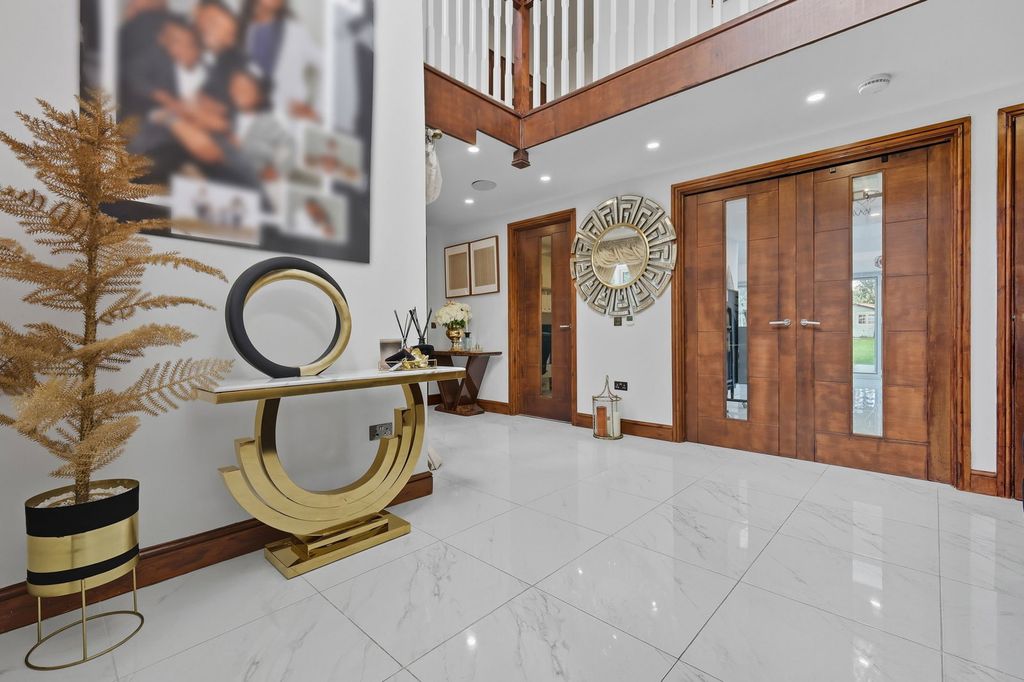 Property photo 3 of 32