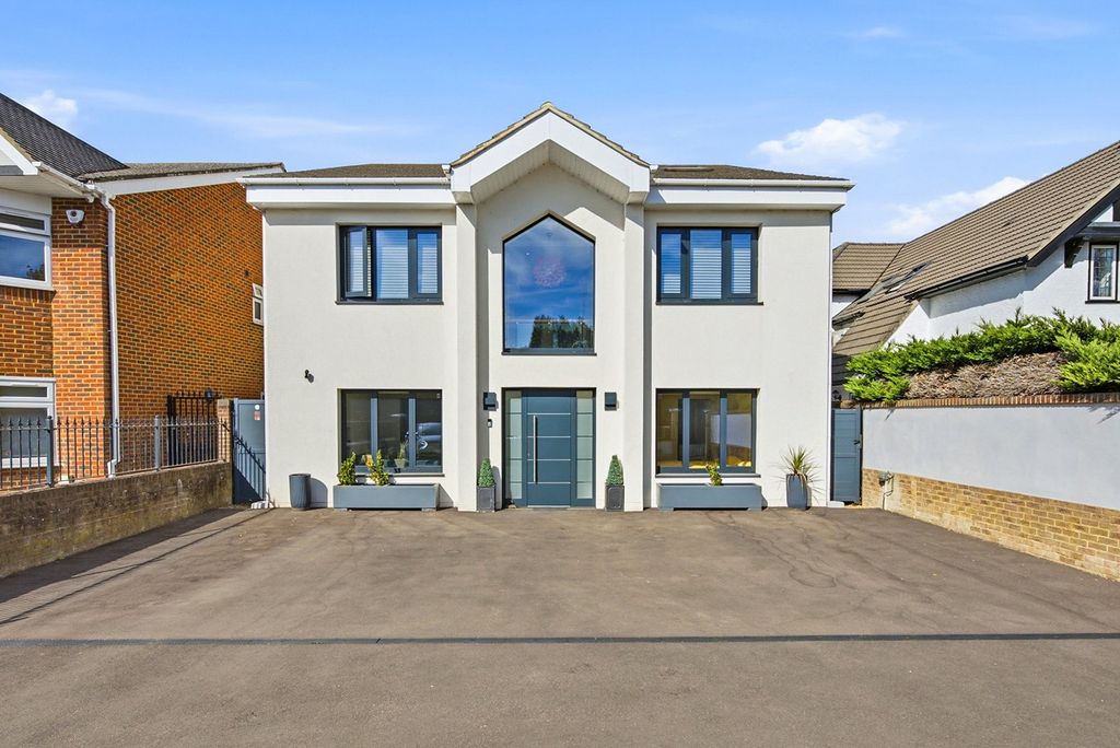 Property photo 1 of 37 Picture No. 54