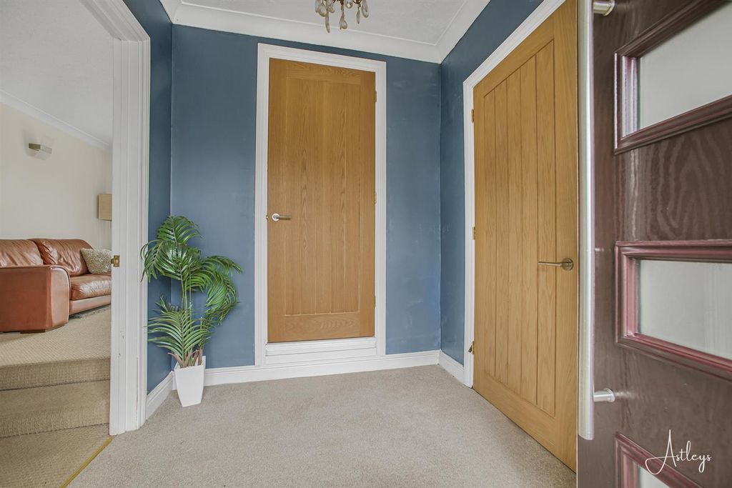Property photo 3 of 40 Hallway