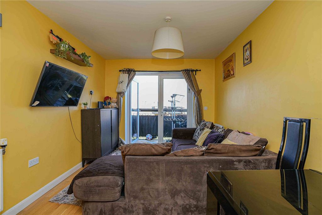 Property photo 2 of 19 Picture No. 15