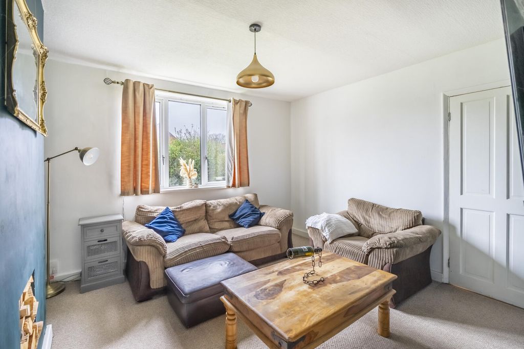 Property photo 3 of 20 Living Room