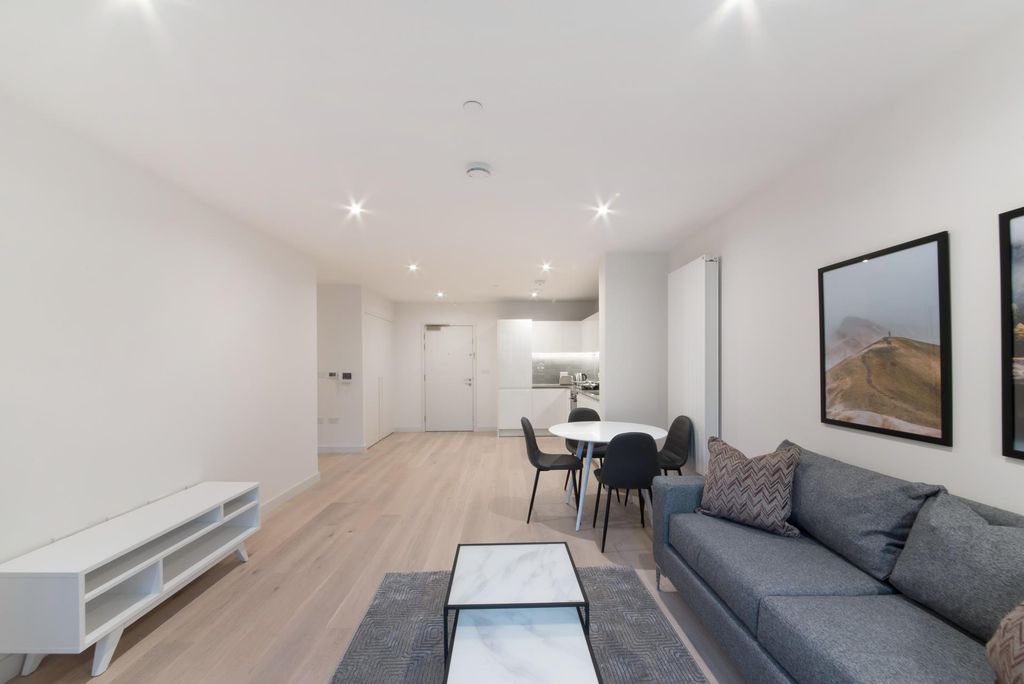 Property photo 2 of 8