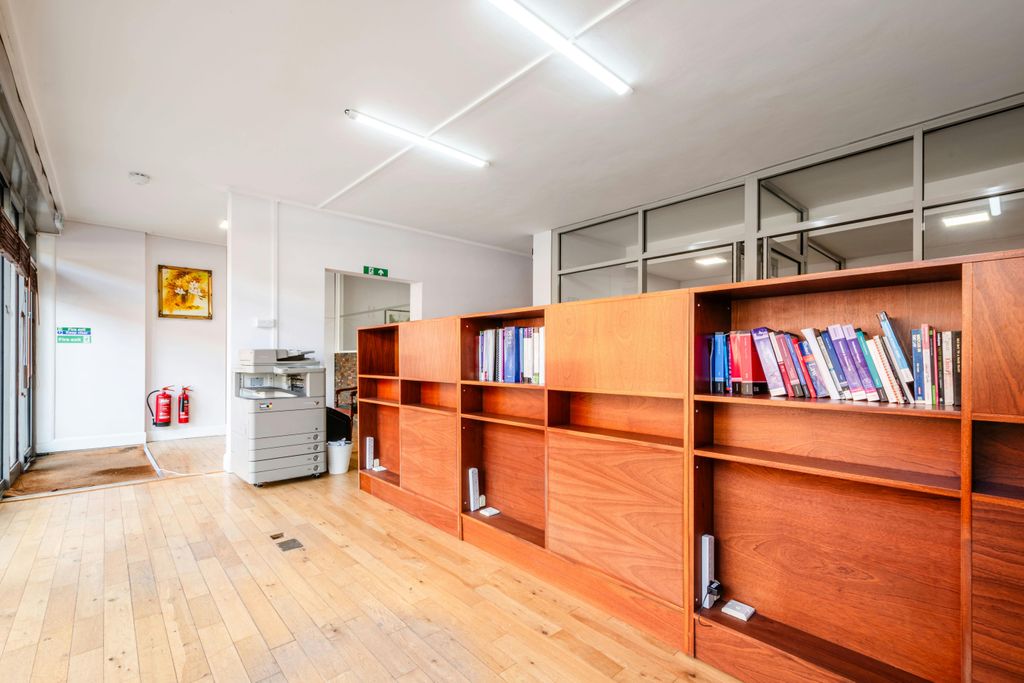 Property photo 2 of 15 Downham Rd 17 Gf - Low Res 5.Jpg
