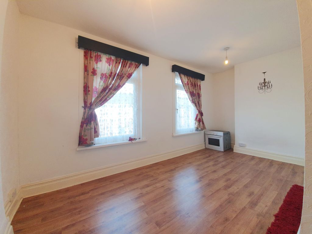 Property photo 2 of 4 Bedroom