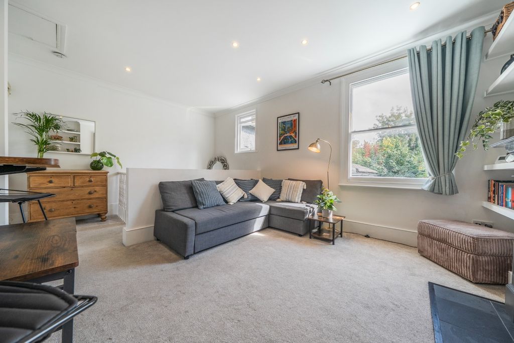 Property photo 3 of 16 5530113