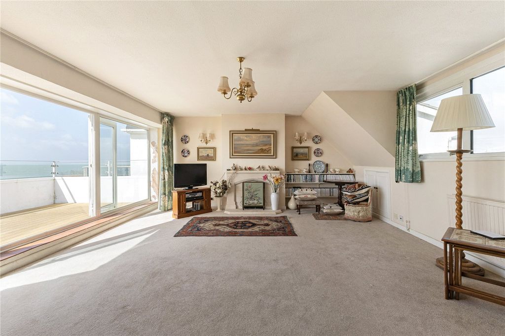 Property photo 2 of 19 Sitting Room