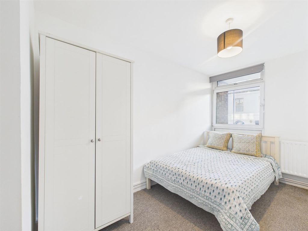 Property photo 3 of 9 Cam04749G0-Pr0089-Still007.Jpg