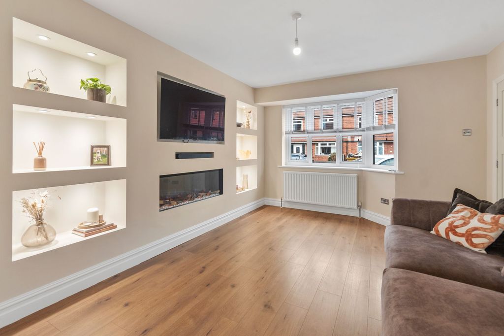 Property photo 3 of 27