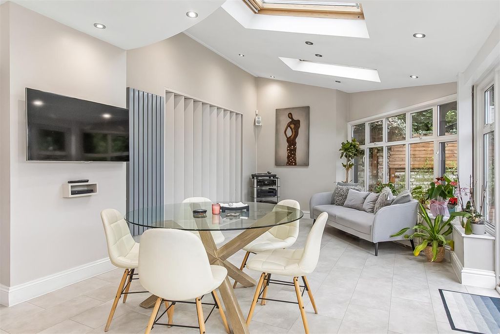 Property photo 3 of 15 Kitchen/Breakfast Room