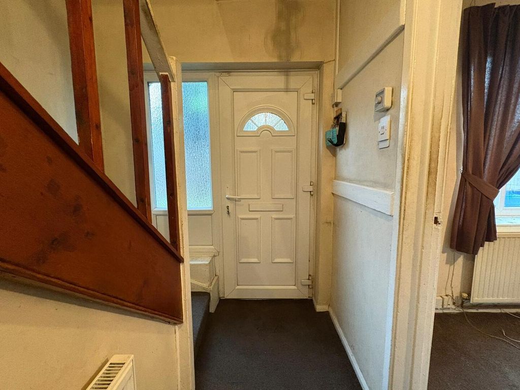 Property photo 2 of 13 Hallway