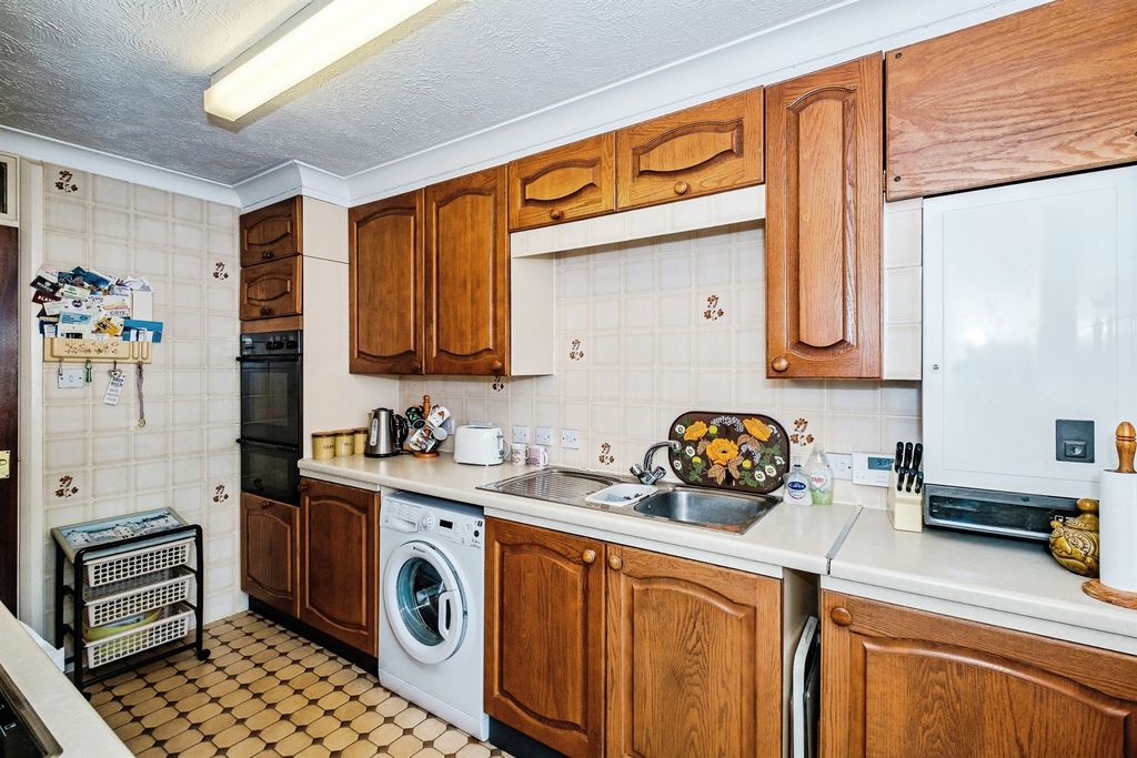 Property photo 3 of 11