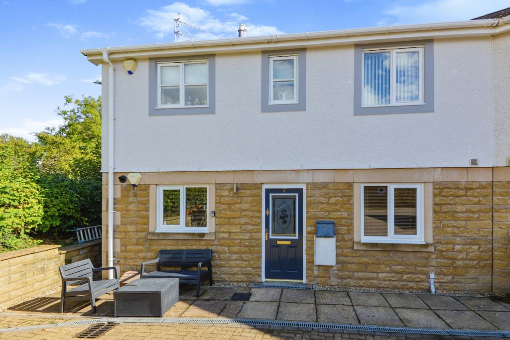 Property photo 1 of 15 External