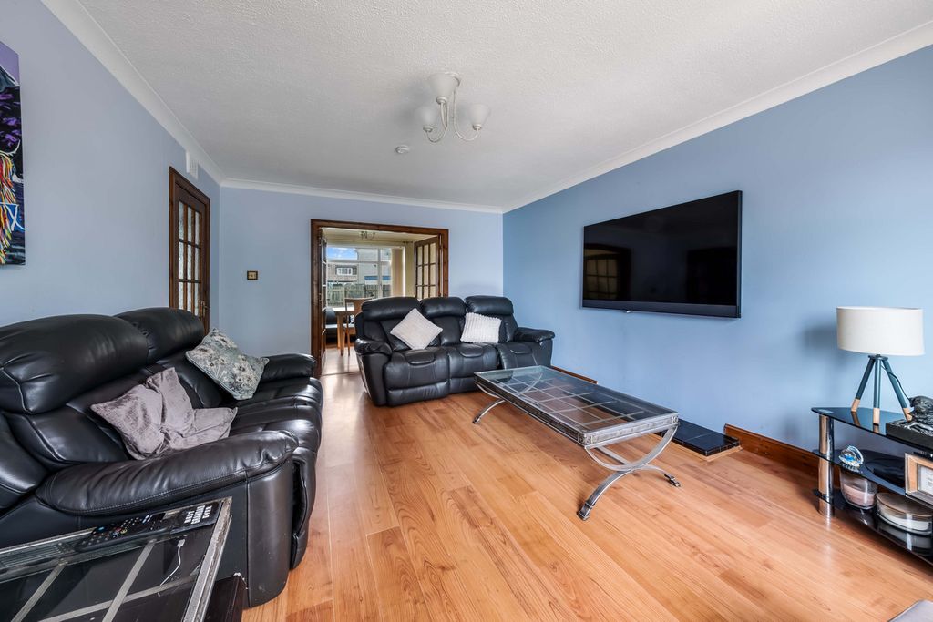Property photo 2 of 34