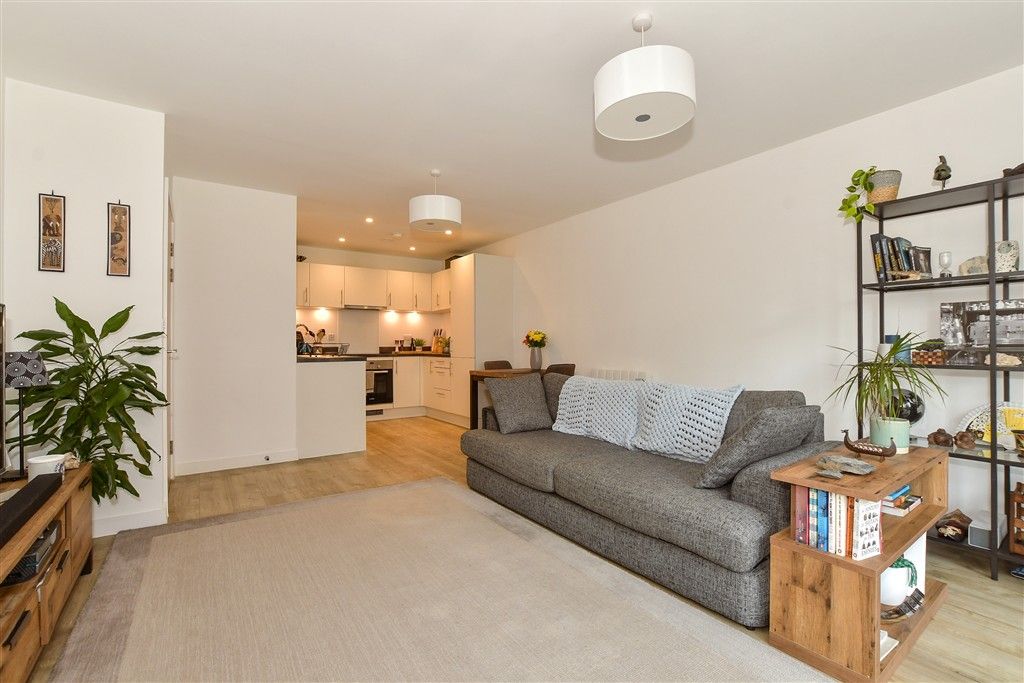 Property photo 3 of 9 Lounge/Kitchen