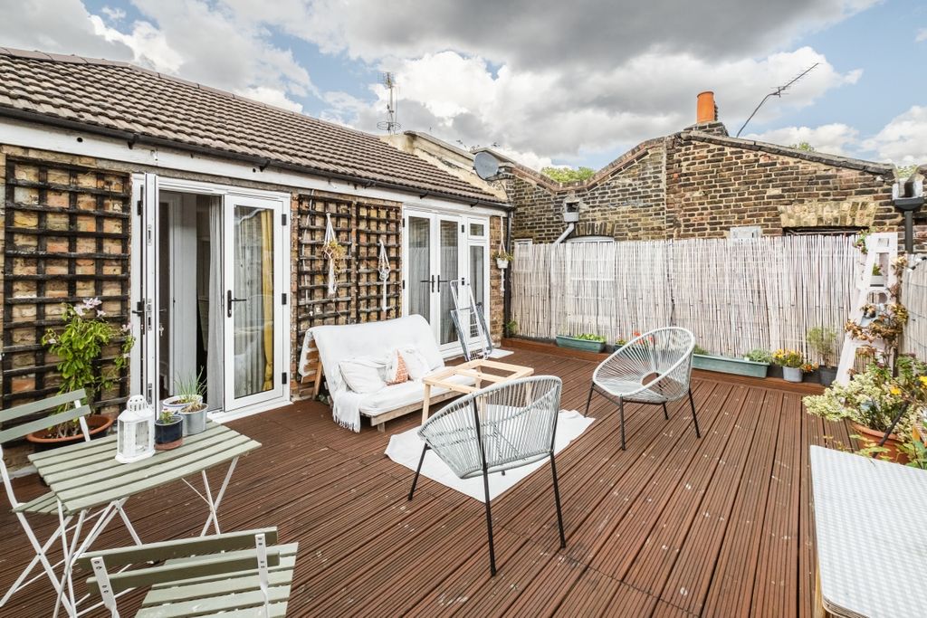 Property photo 2 of 8 Furlong Road