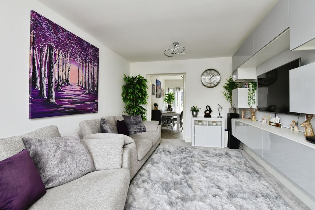 Property photo 3 of 38 Pbox-Img.Jpg