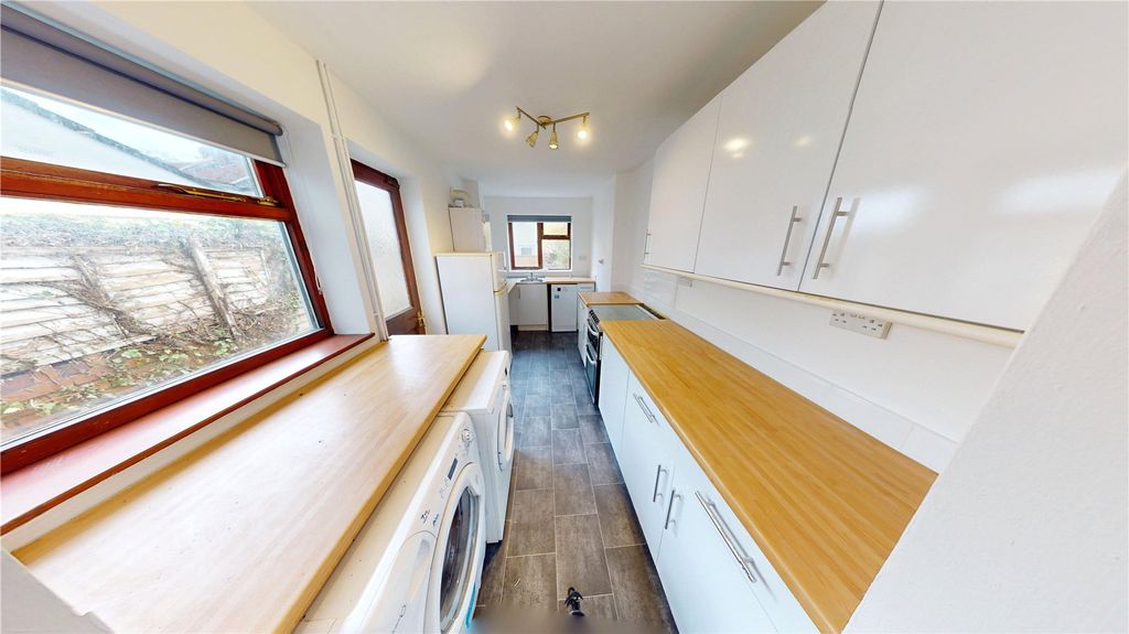 Property photo 3 of 10 Picture No. 14