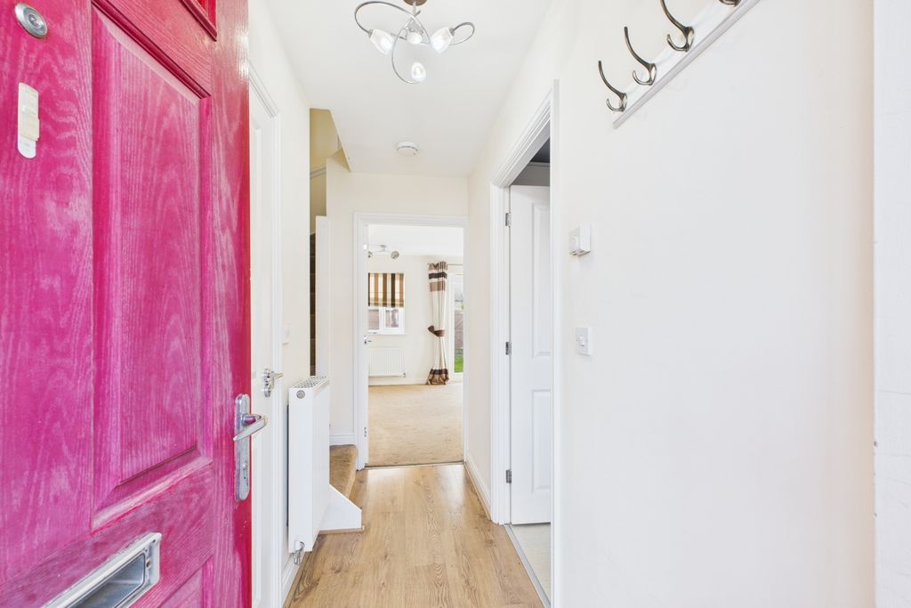 Property photo 2 of 19 Ewemove - Spalding - Tweed Close - Hallway