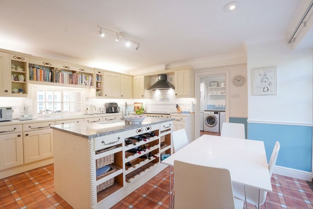 Property photo 2 of 37