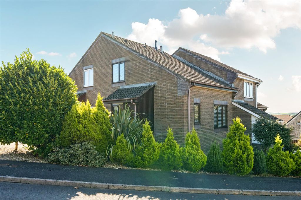 Property photo 1 of 14 Barn Close.Jpg