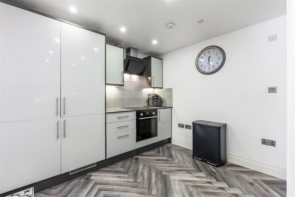 Property photo 3 of 14 Flat-2-Kian-Court-17.Jpg