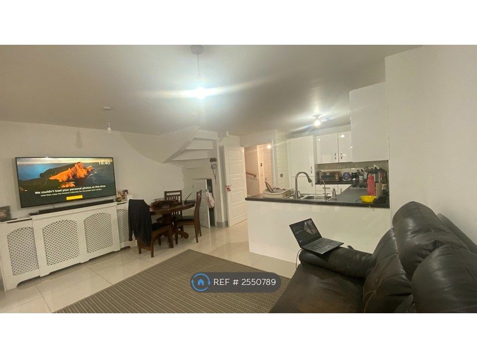 Property photo 2 of 22