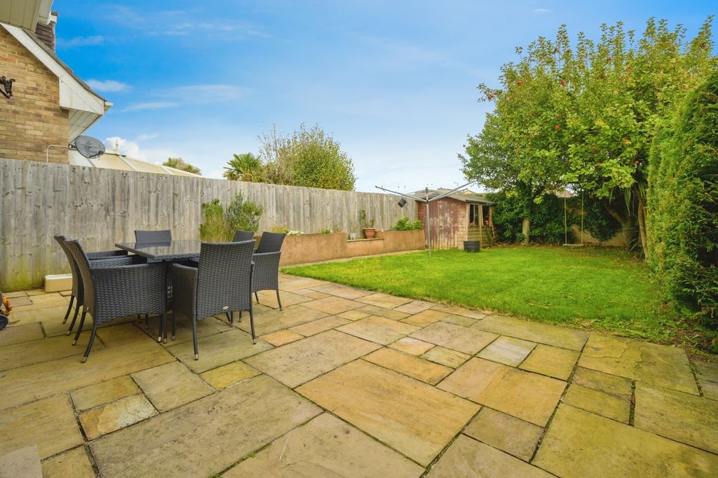 Property photo 3 of 17 Photo