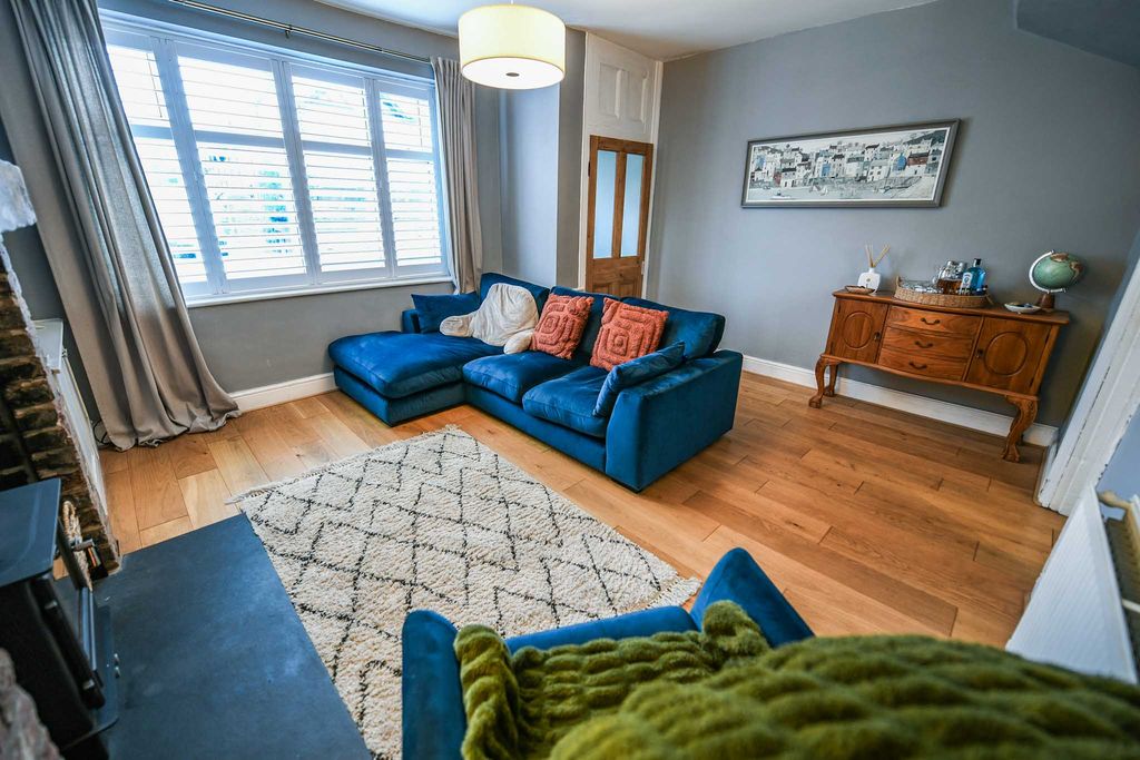 Property photo 3 of 15 Lounge