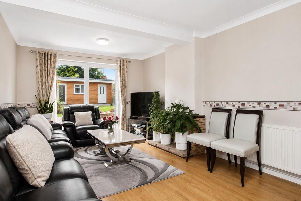 Property photo 3 of 16 08Ac4d74-2918-4Bb3-9A10-F411B83F5B9c.Png