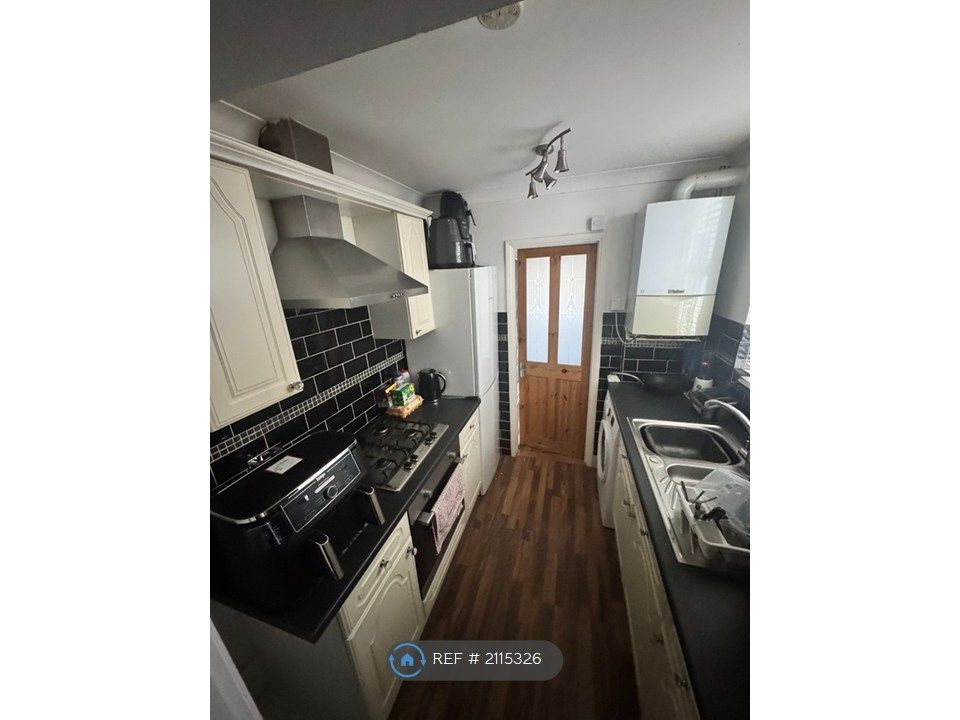 Property photo 1 of 8 Kitchen