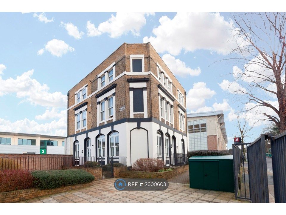 Property photo 1 of 15 Building