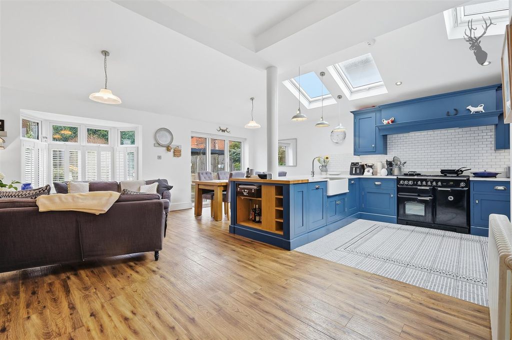 Property photo 2 of 37