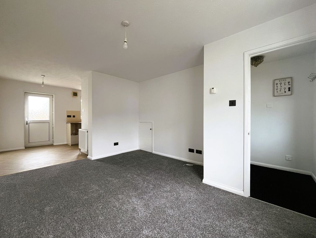Property photo 2 of 10 Living Room S
