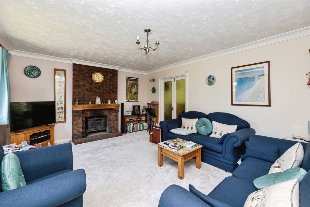 Property photo 2 of 20