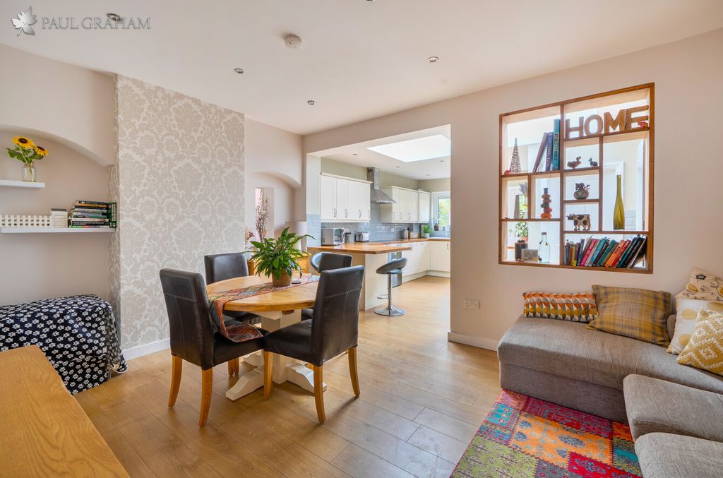 Property photo 3 of 15 2Eb492E6-E75d-4542-984E-8c2F711Fba3d