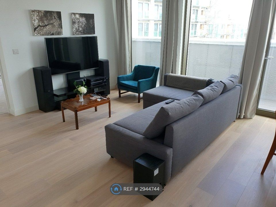 Property photo 3 of 17 Living Room
